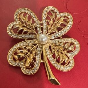 Elegant Gold Clover Brooch with Pearl Accent